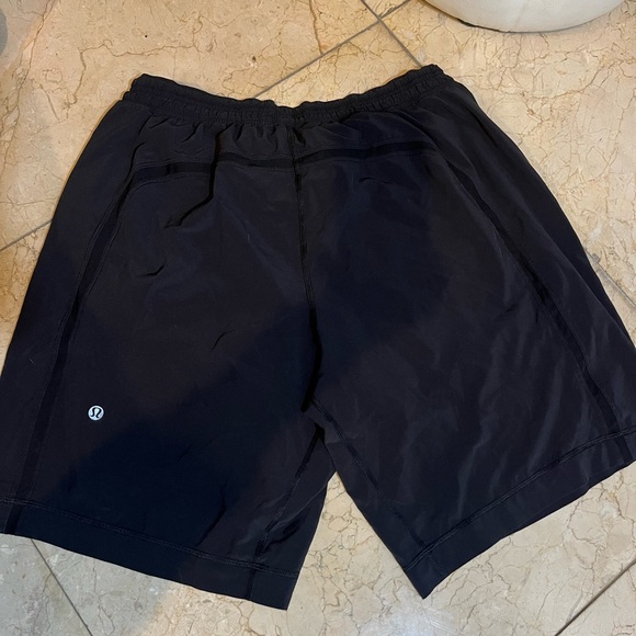 Black Men's lulu Shorts - Picture 1 of 2